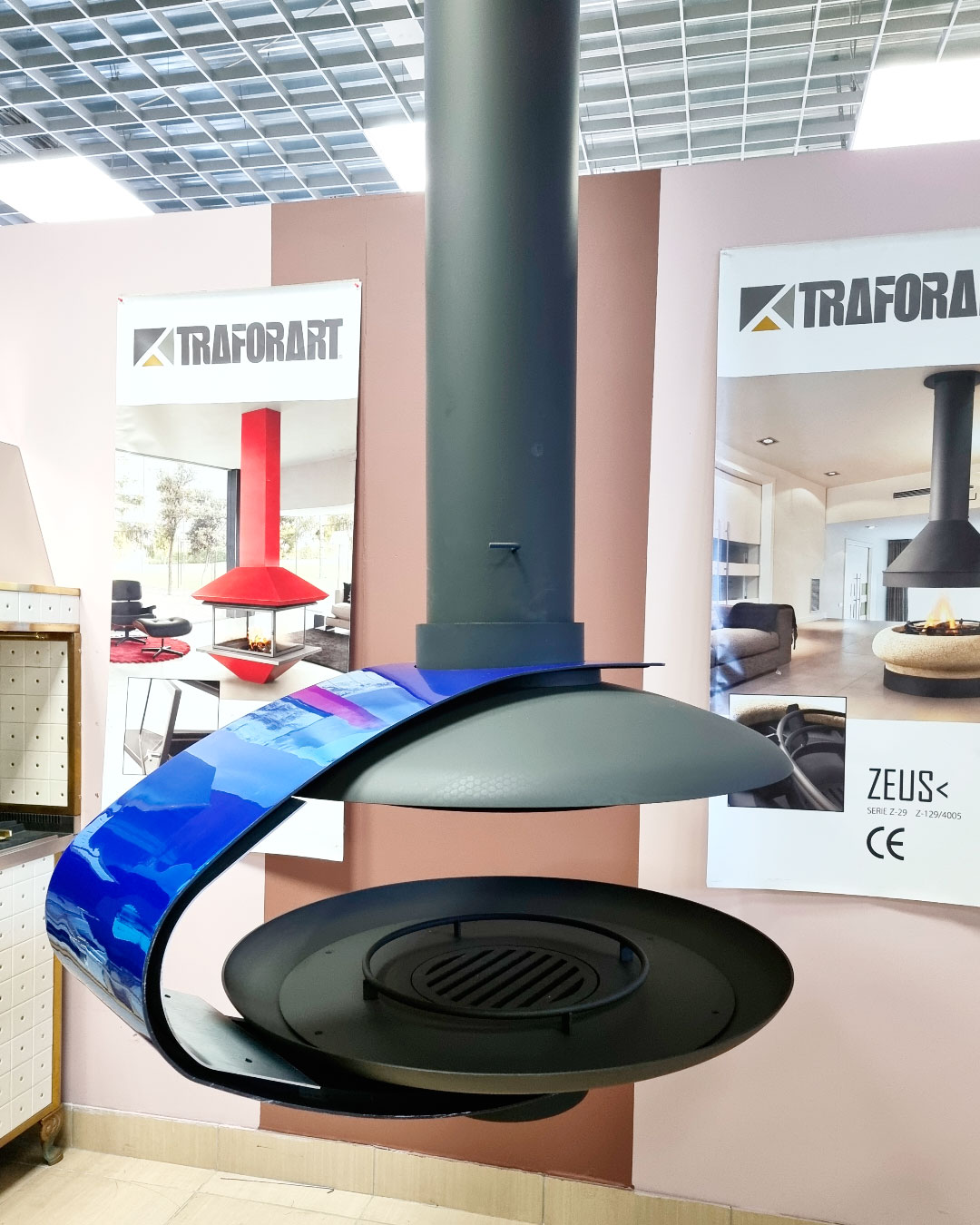 Камин FANCY CENTRAL VINYL, без стекла, с удлинённой трубой на 0,35 м (Traforart)